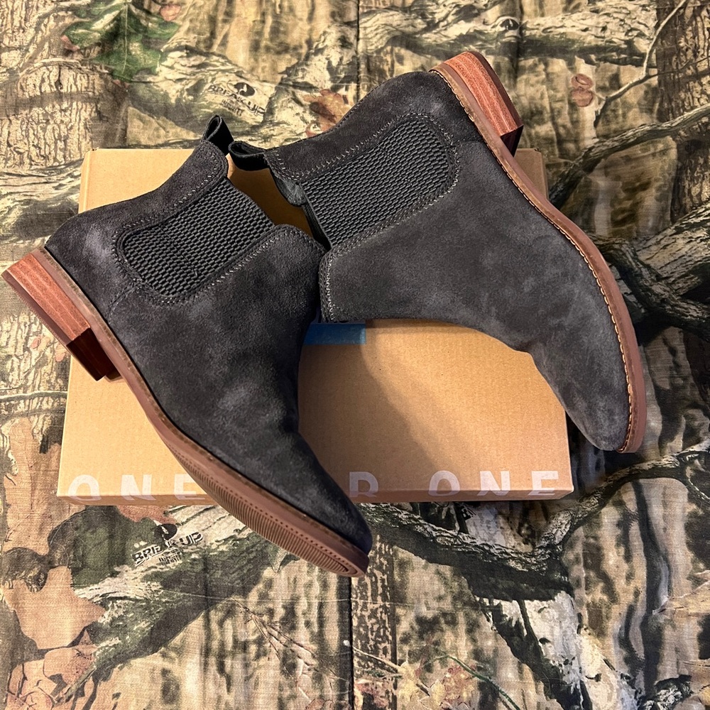 Women’s Toms size 7